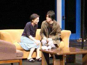 2007年4月「若い夫のすてきな微笑み」より、深浦加奈子さん